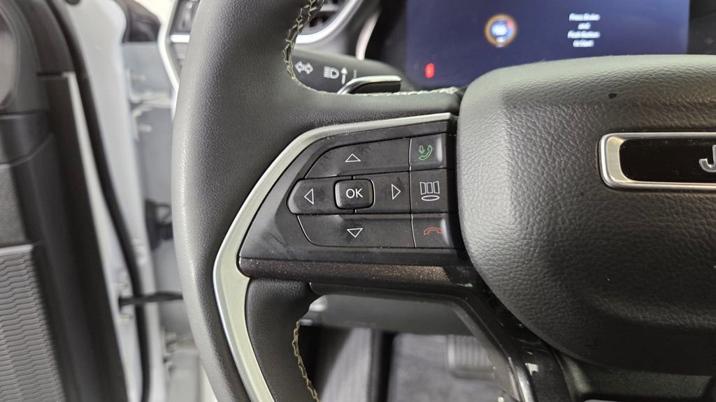 Used 2023 Jeep Grand Cherokee L Laredo image 18