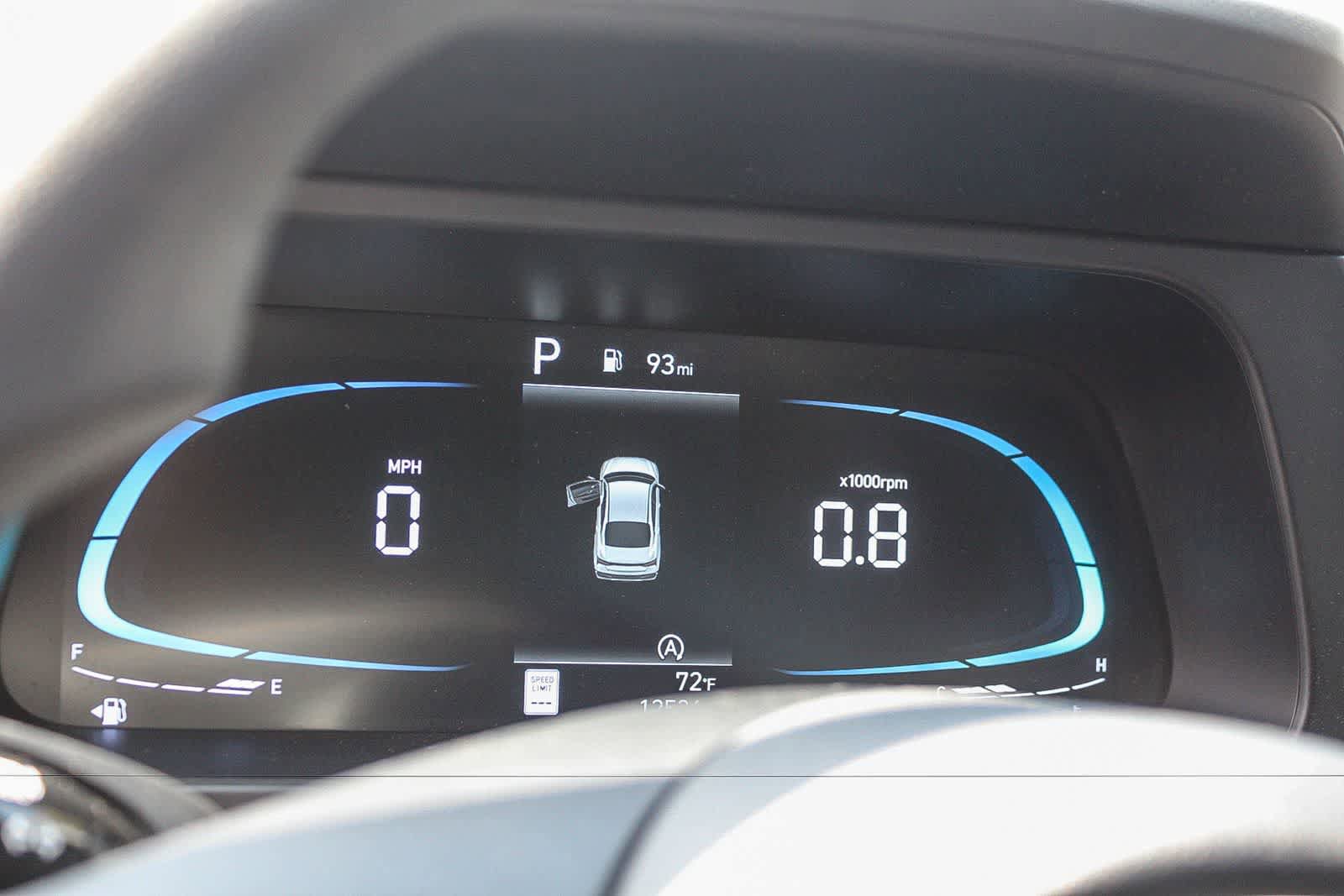 Certified 2025 Hyundai Elantra SE FWD image 28