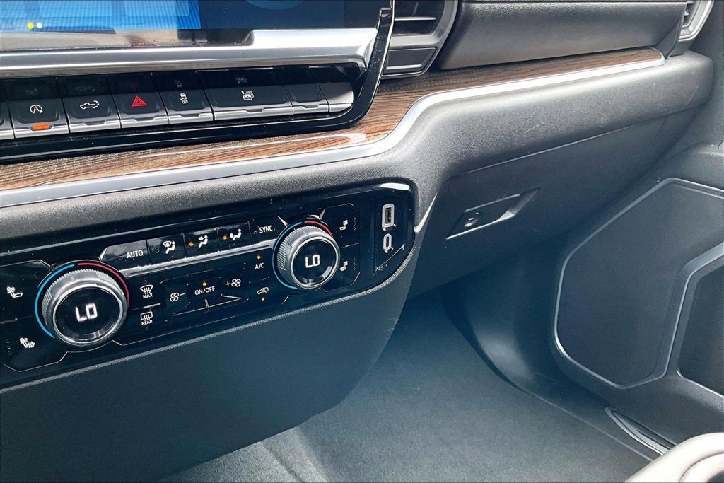 Used 2025 Chevrolet Silverado 1500 LT AWD/4WD image 17