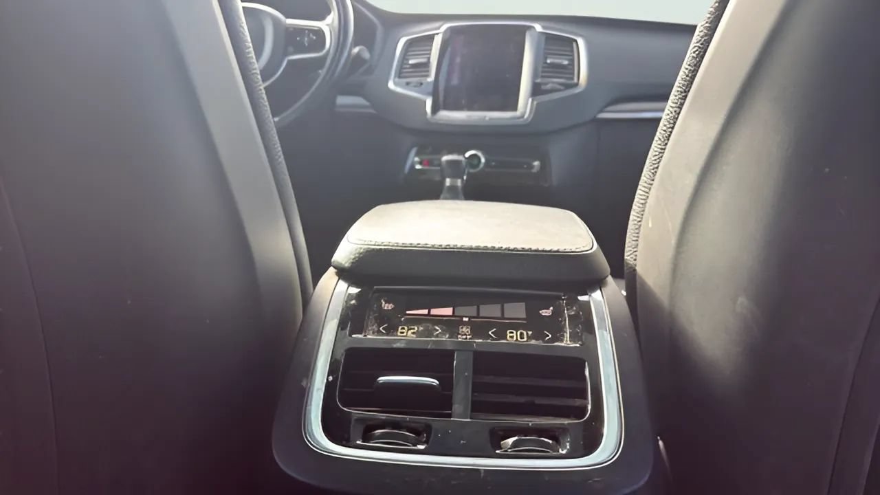Used 2016 Volvo XC90 T6 Momentum w/ Momentum Plus Package AWD/4WD image 11