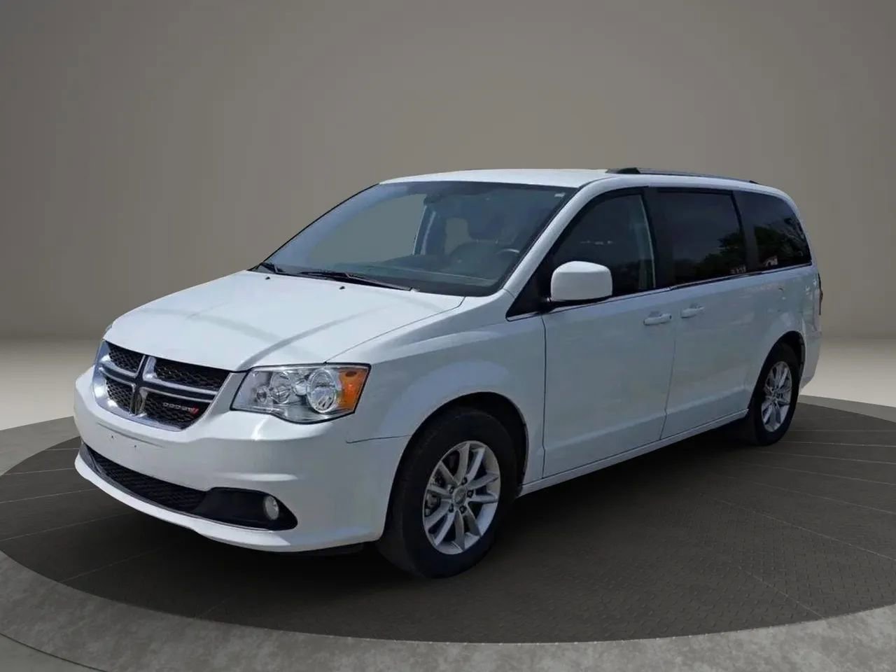 Used 2019 Dodge Grand Caravan SXT FWD image 4