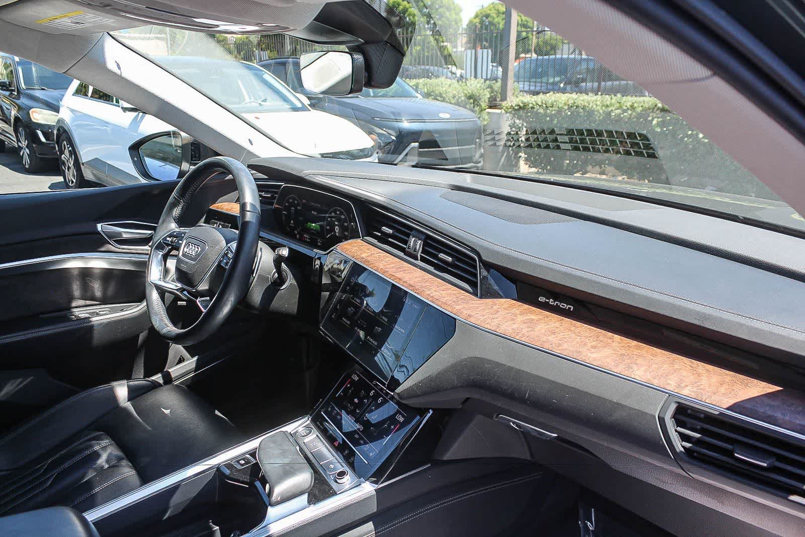 Used 2019 Audi e-tron Prestige w/ Prestige Package AWD/4WD image 21