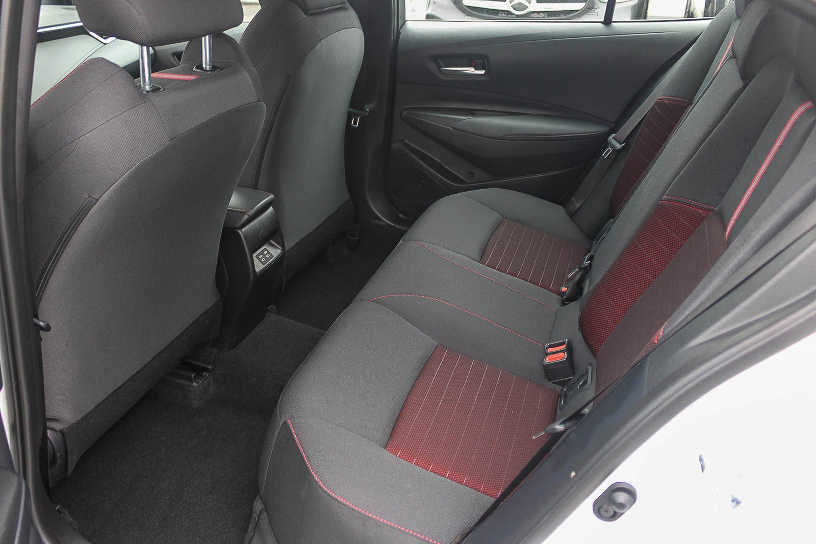 Used 2025 Toyota Corolla SE FWD image 19