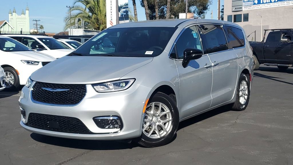 New 2026 Chrysler Pacifica Select image 30