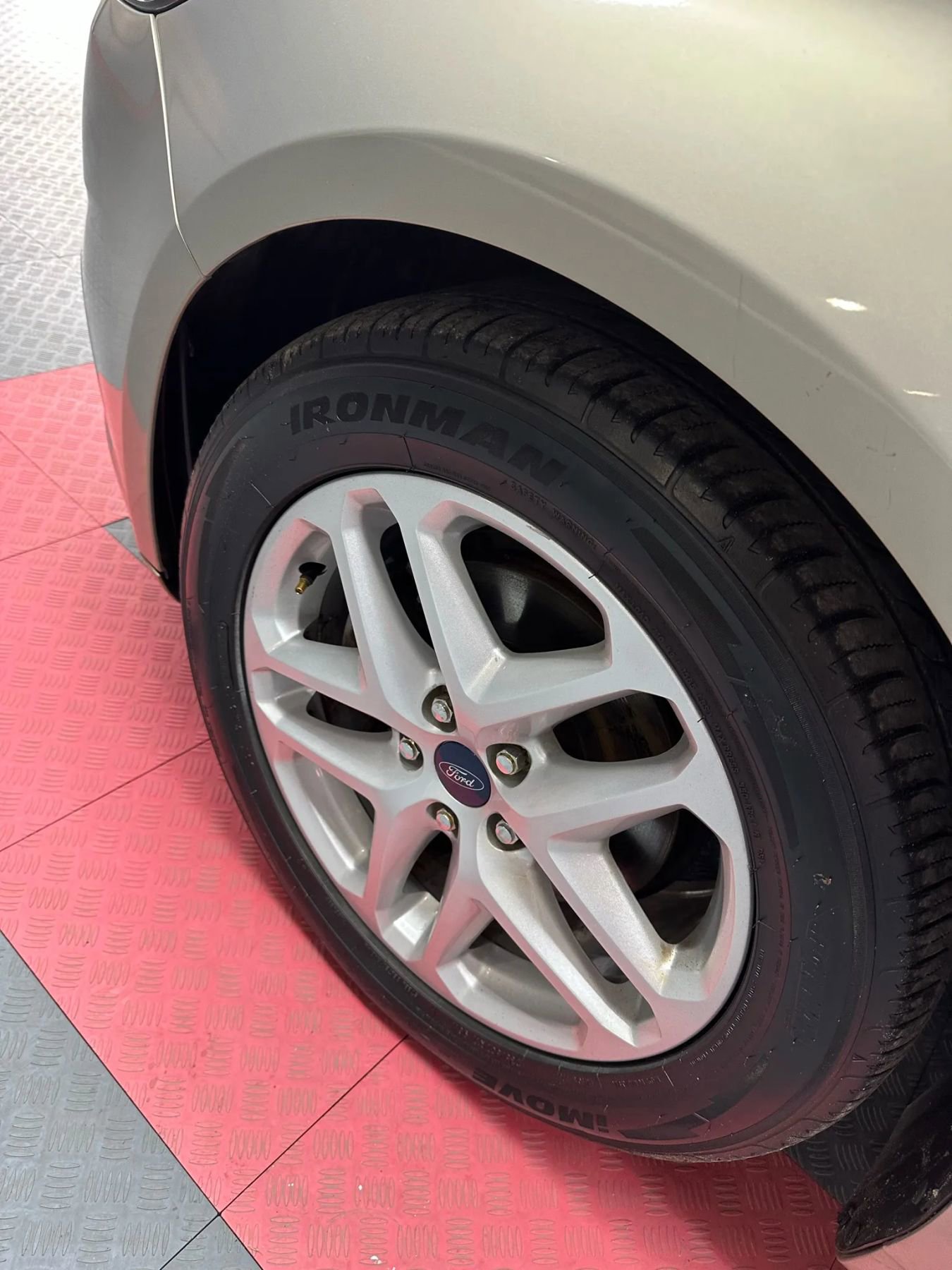 Used 2016 Ford Fusion SE image 32