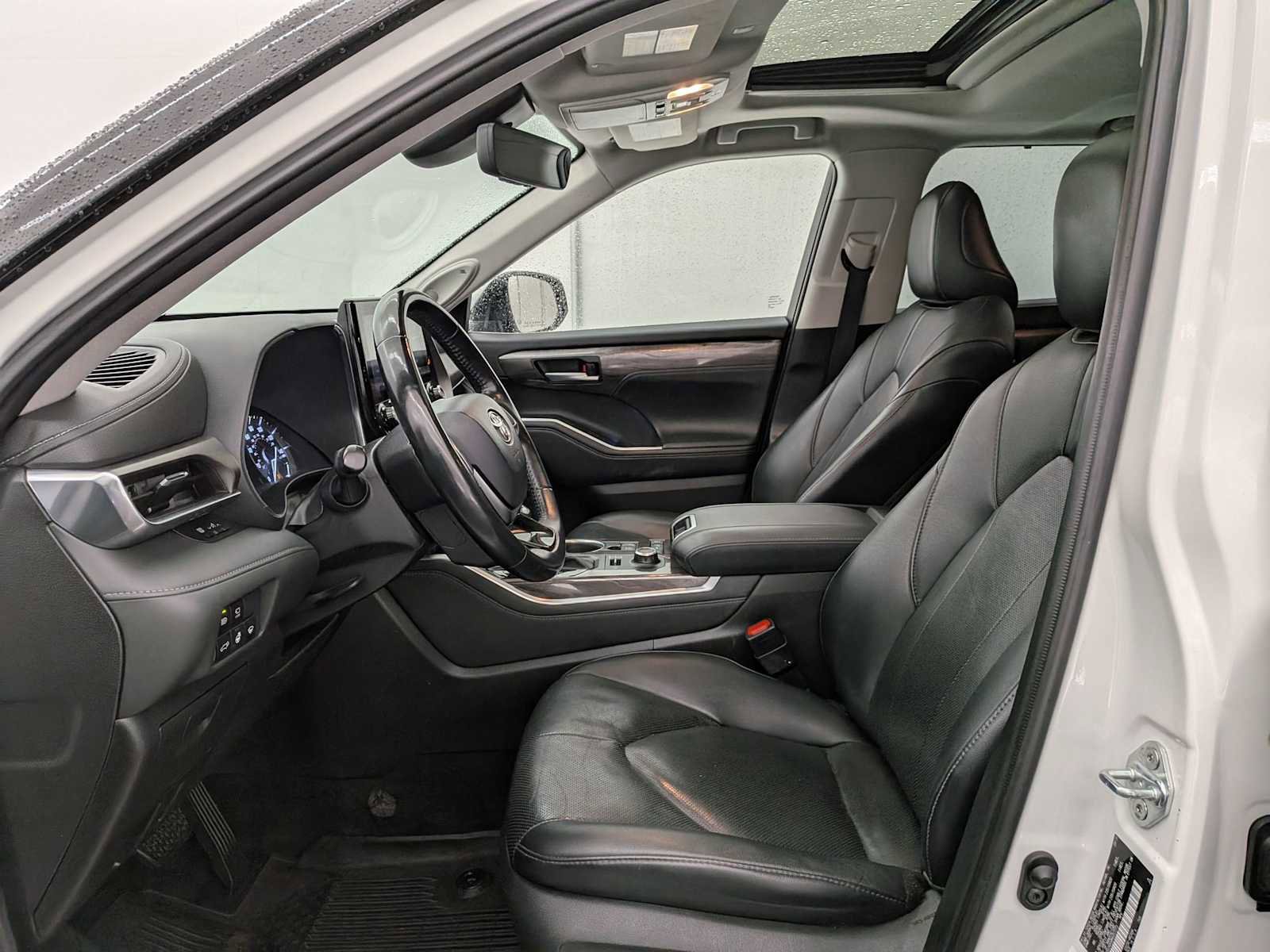 Used 2021 Toyota Highlander Limited image 17