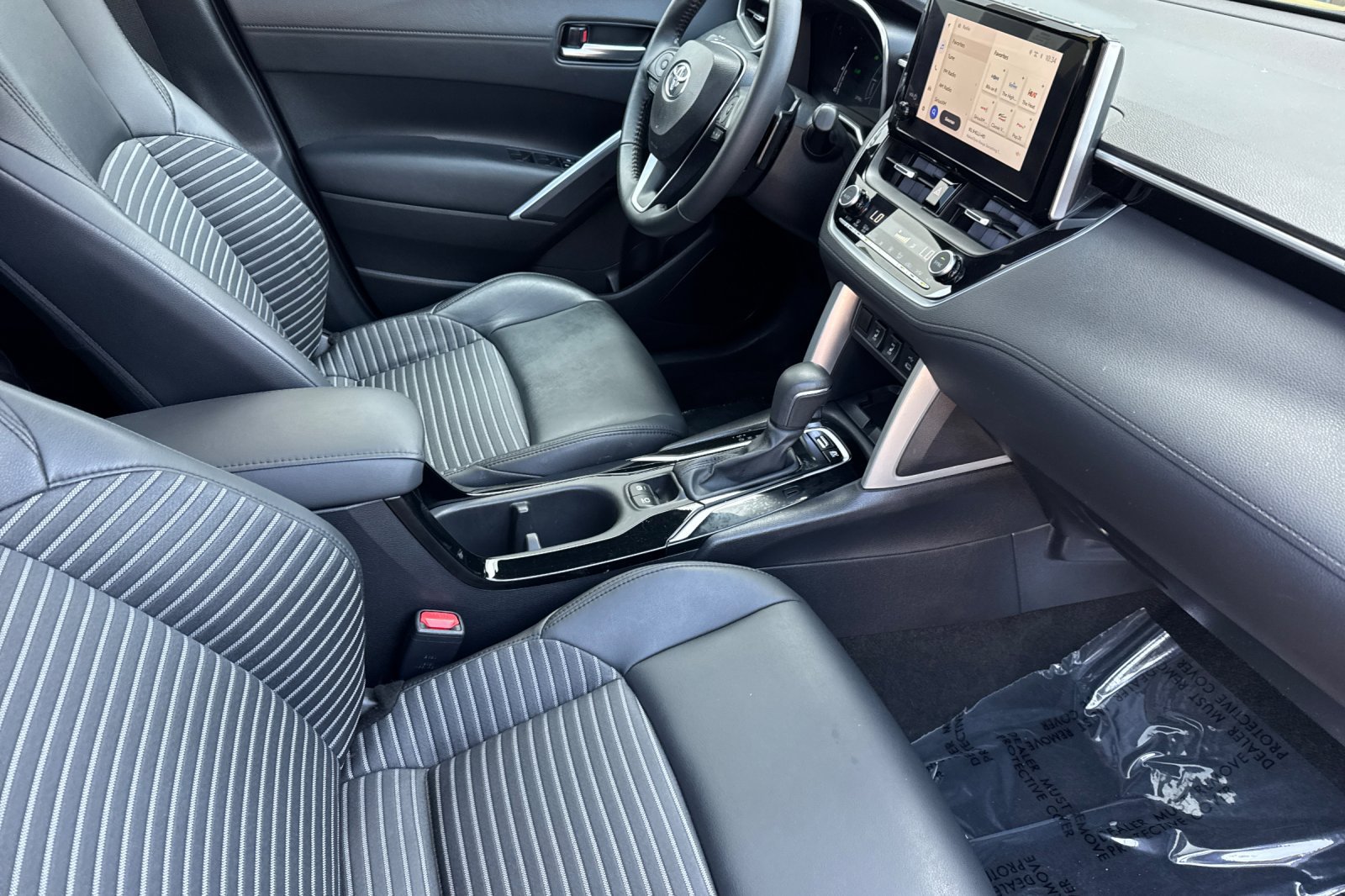 Used 2024 Toyota Corolla Cross AWD Hybrid w/ Convenience Package image 22