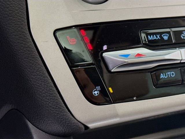 Used 2022 Ford Explorer XLT w/ Equipment Group 202A image 19