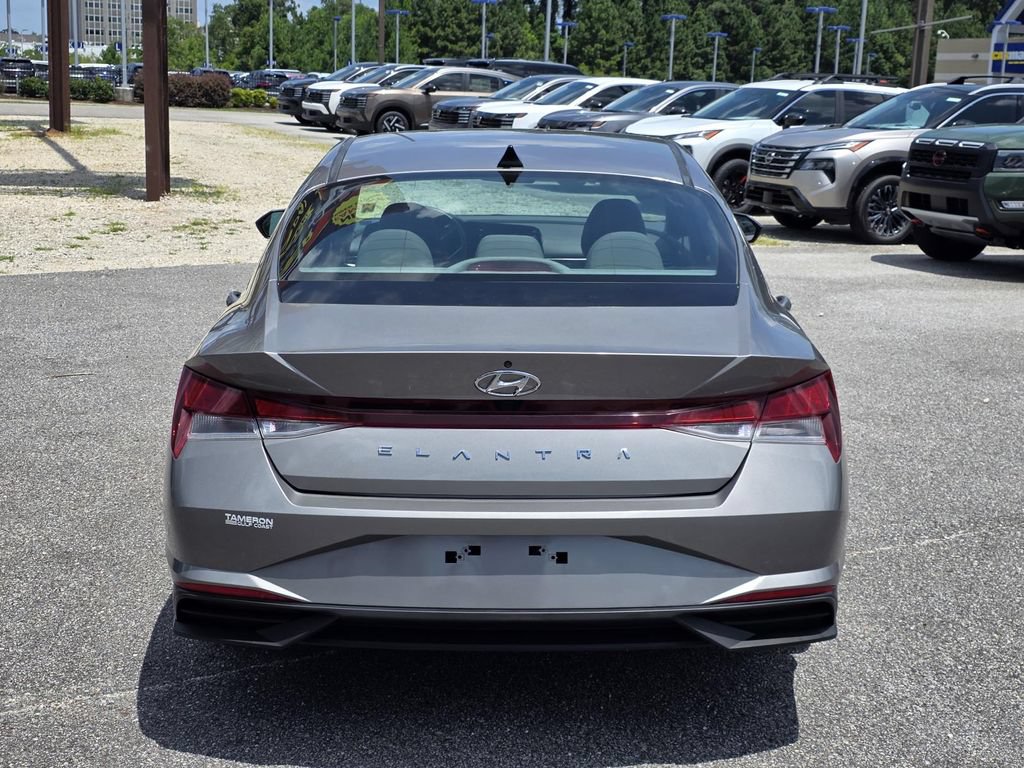 Used 2023 Hyundai Elantra SEL FWD image 3