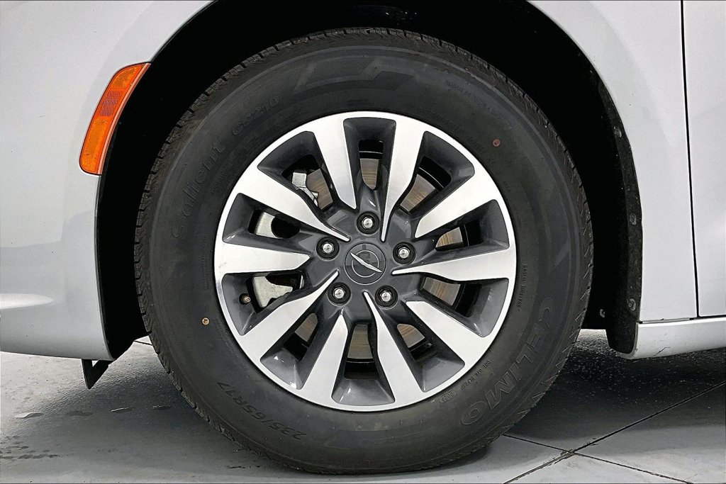 Used 2024 Chrysler Pacifica Limited FWD image 10