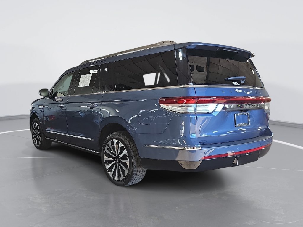 Used 2023 Lincoln Navigator L Reserve AWD/4WD image 6