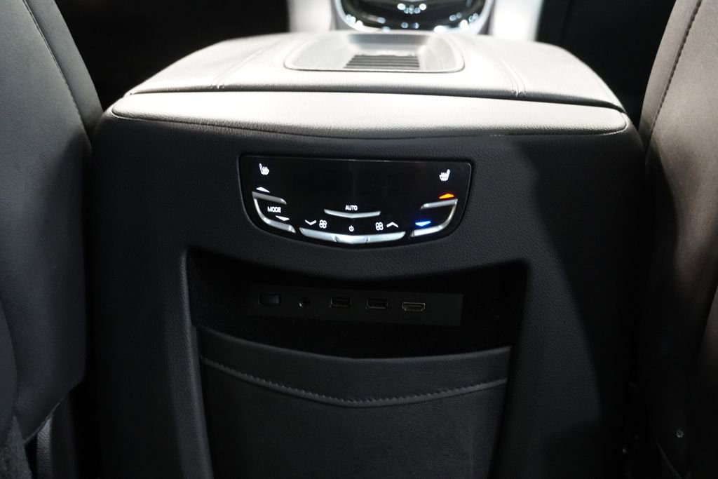 Used 2019 Cadillac Escalade ESV Luxury image 38