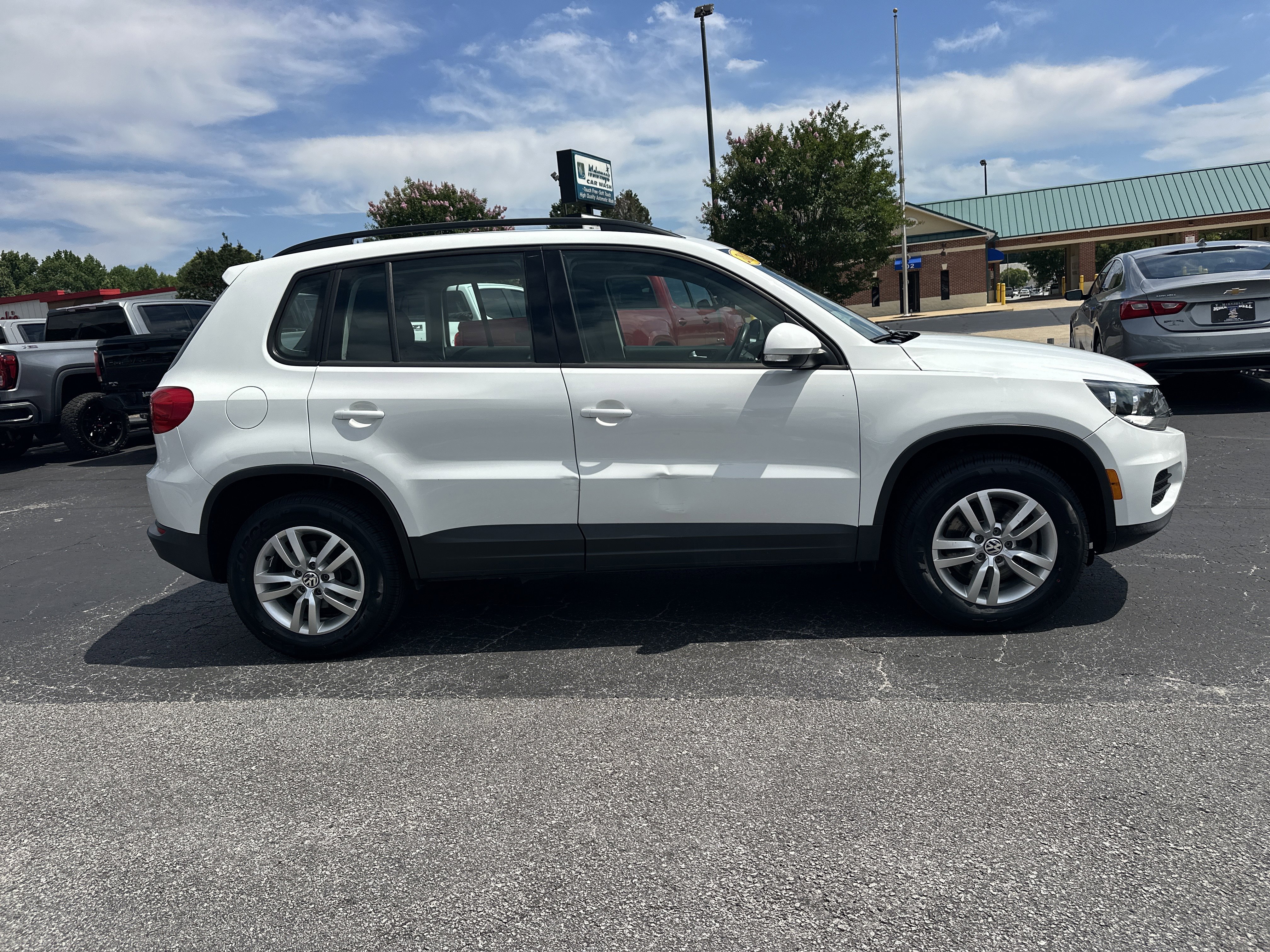 Used 2015 Volkswagen Tiguan SE FWD image 8
