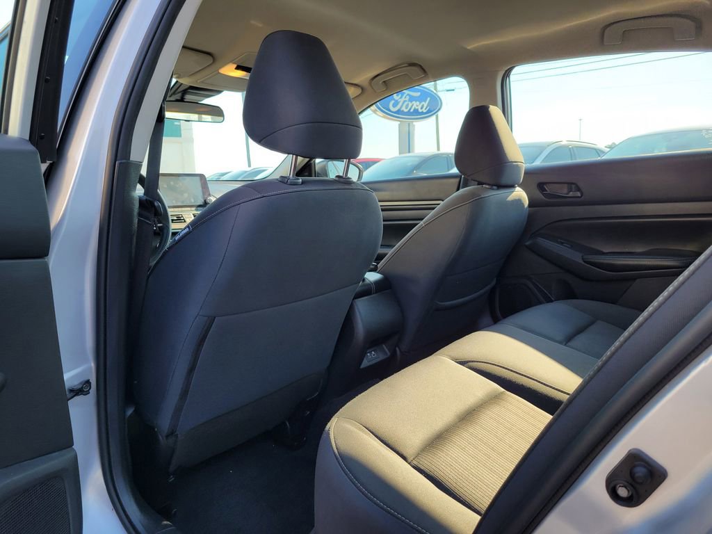 Used 2024 Nissan Altima 2.5 SV image 16