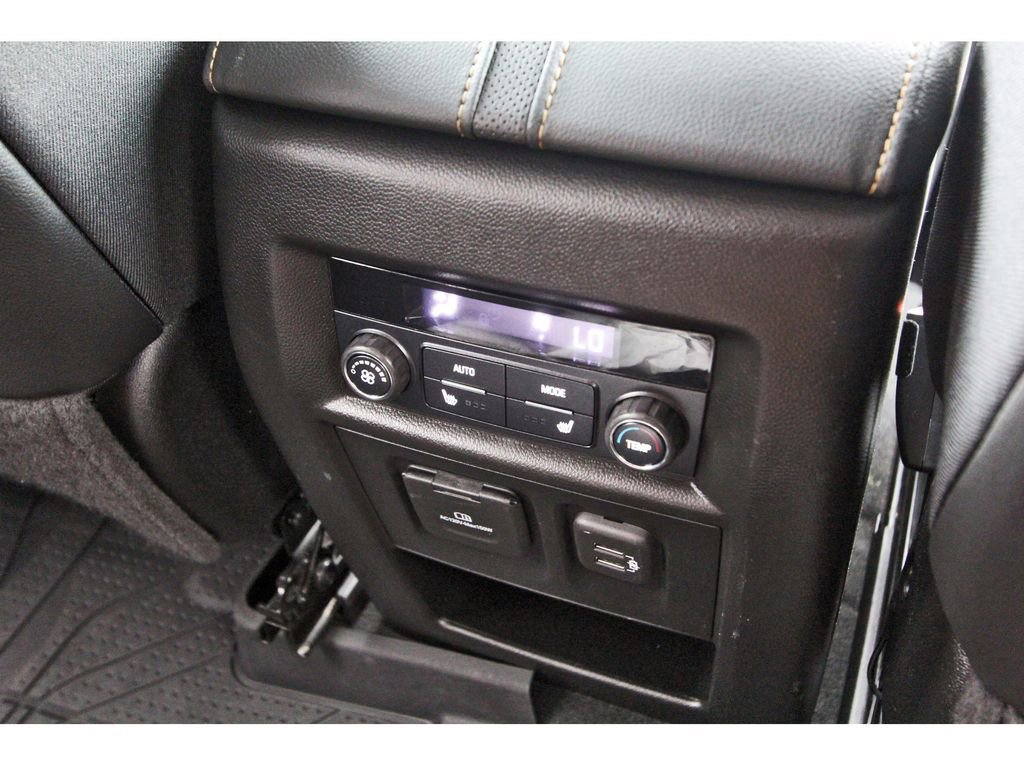 Used 2021 Chevrolet Traverse Premier w/ LPO, Blackout Package FWD image 12