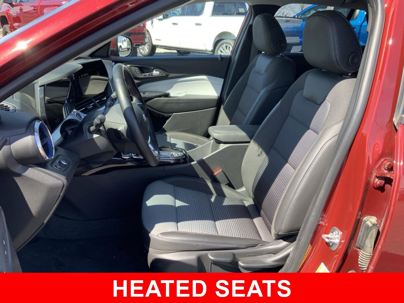 Used 2025 Chevrolet Trax LT w/ LT Convenience Package image 5