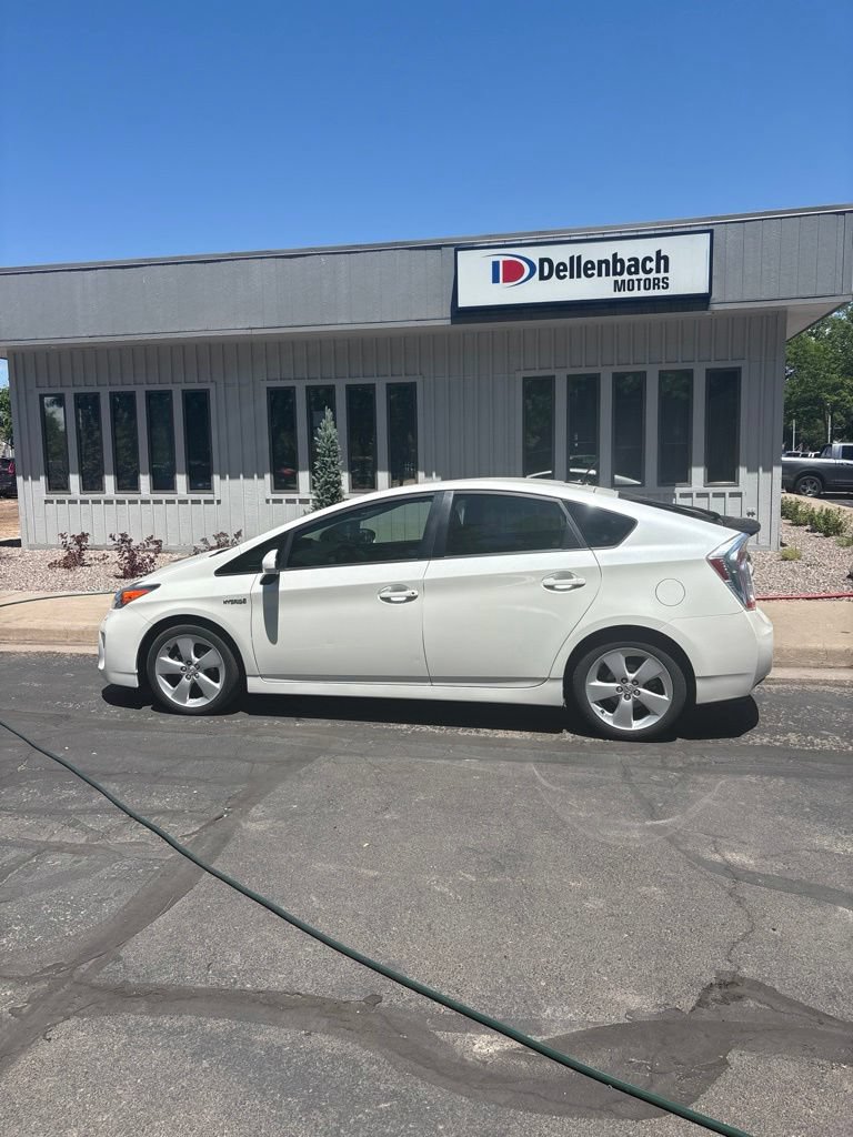 Used 2015 Toyota Prius Five FWD image 1