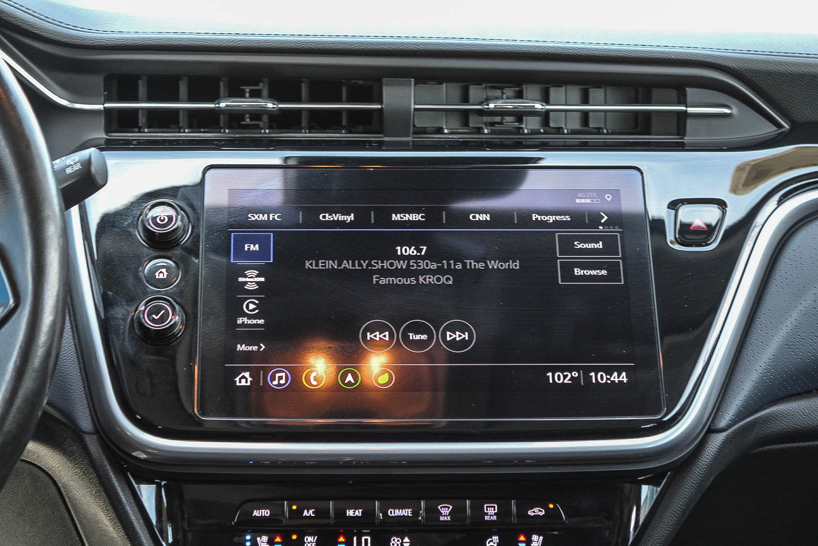 Used 2023 Chevrolet Bolt EUV Premier w/ Sun & Sound Package FWD image 16