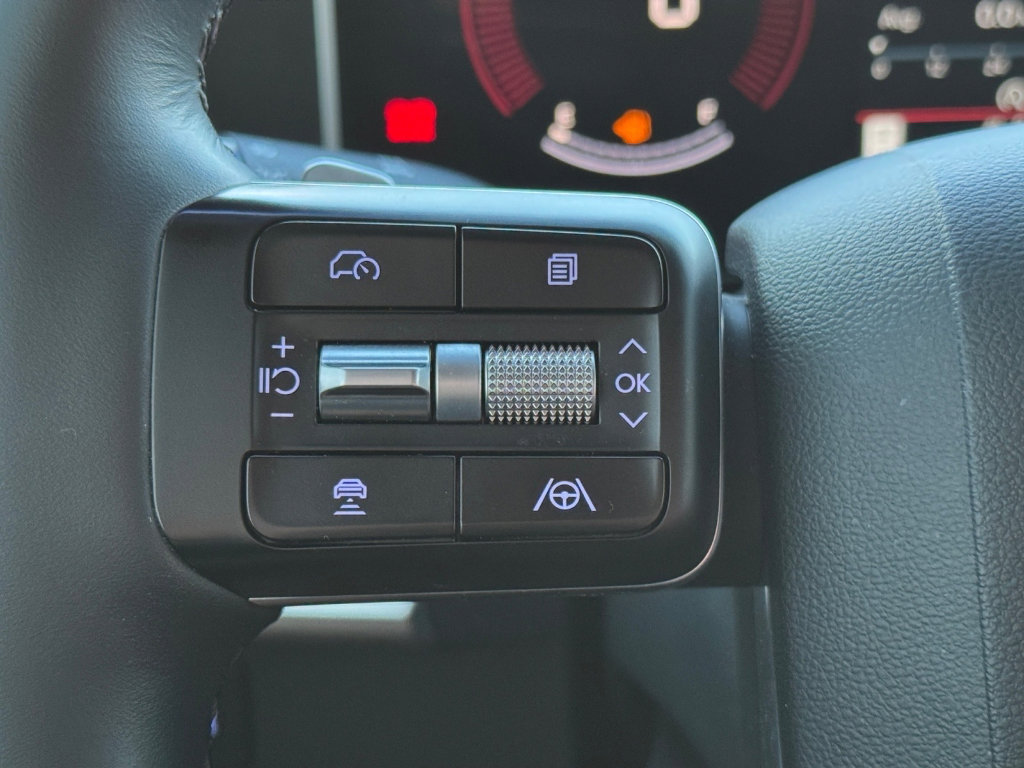 Used 2025 Hyundai Santa Fe SE image 17