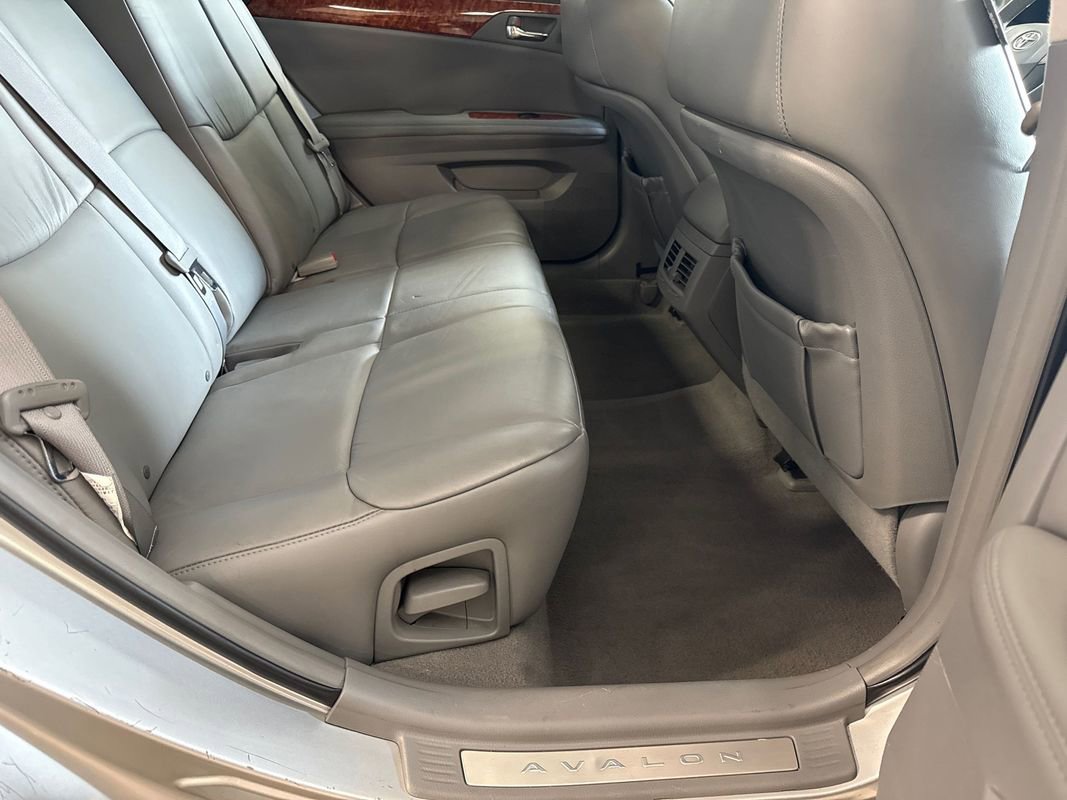 Used 2006 Toyota Avalon XLS image 90