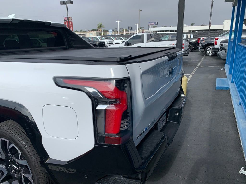 Used 2024 Chevrolet Silverado EV RST AWD/4WD image 8