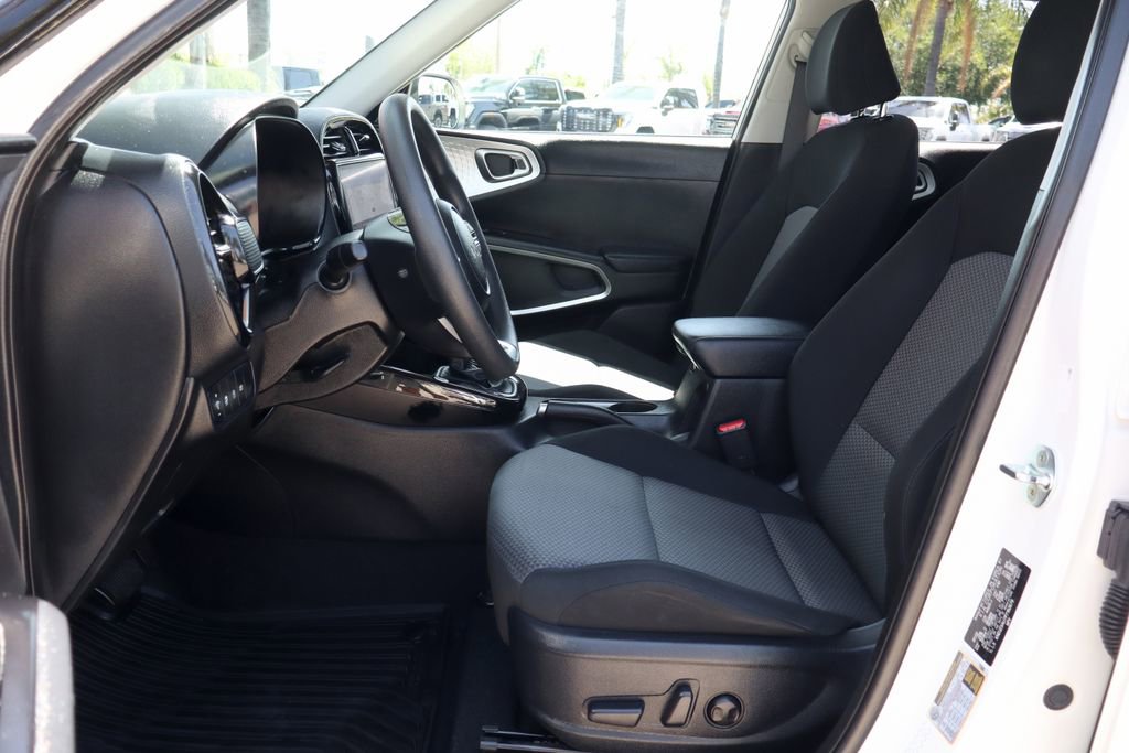 Used 2023 Kia Soul S FWD image 18