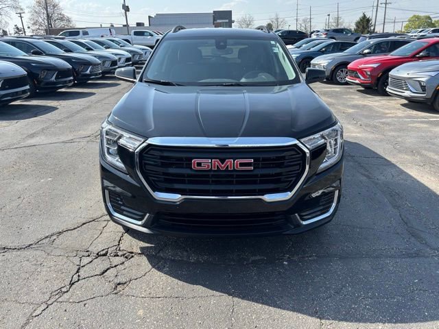 Certified 2024 GMC Terrain SLE w/ Driver Convenience Package AWD/4WD image 2