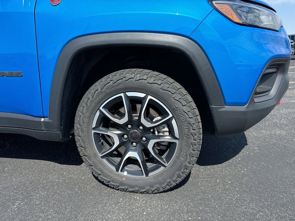 Used 2025 Jeep Compass Trailhawk image 10