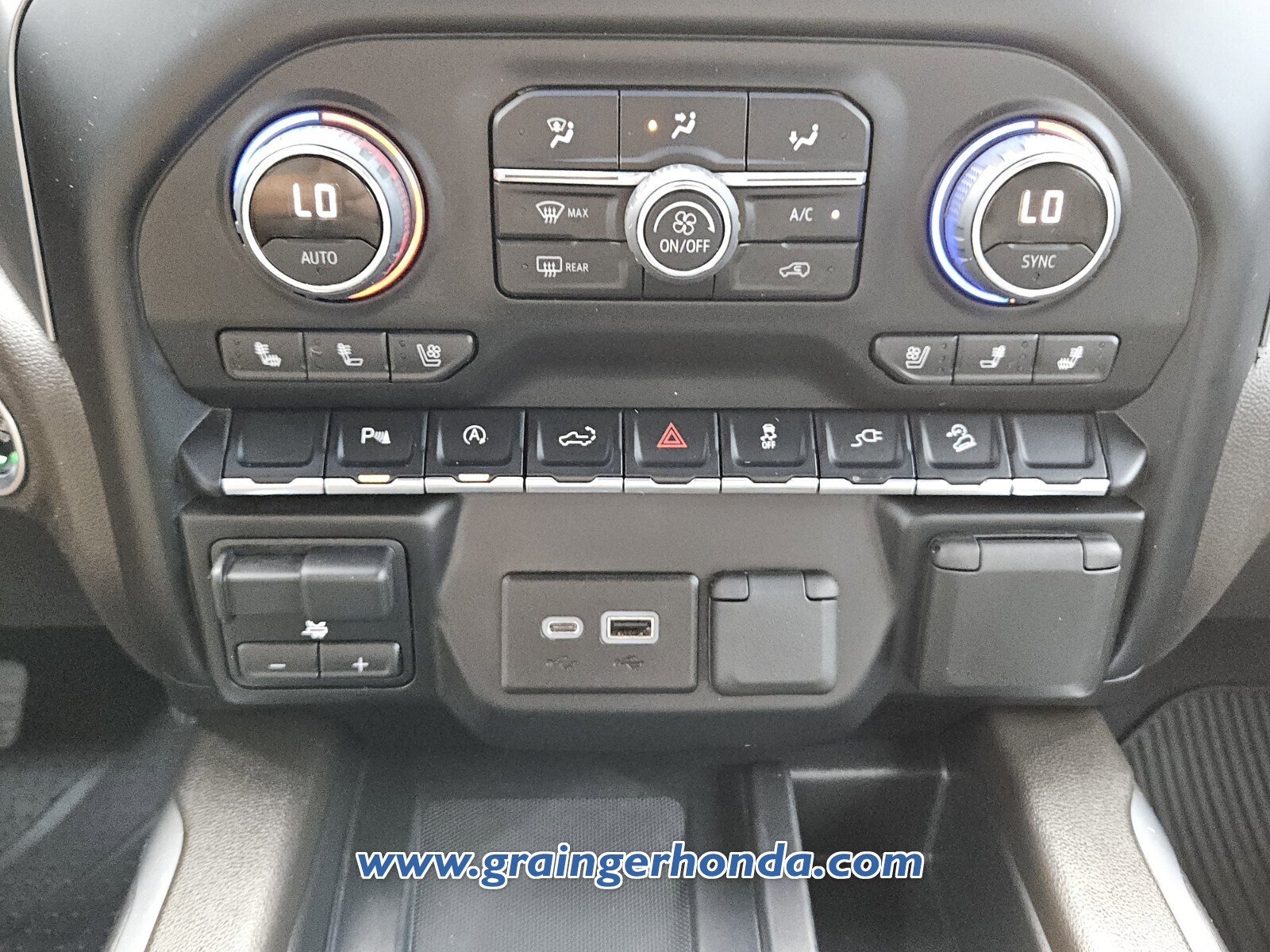 Used 2022 Chevrolet Silverado 1500 LTZ w/ LTZ Convenience Package II AWD/4WD image 17