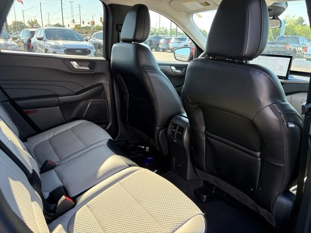 Used 2024 Ford Escape SE w/ Class II Trailer Tow Package FWD image 16