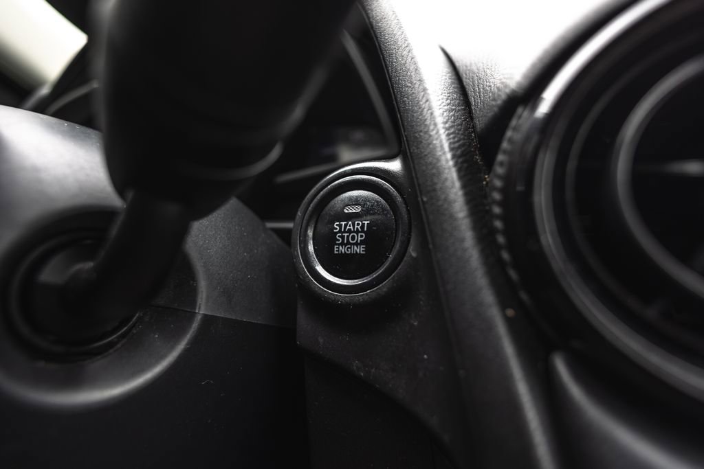 Used 2019 Toyota Yaris L FWD image 16