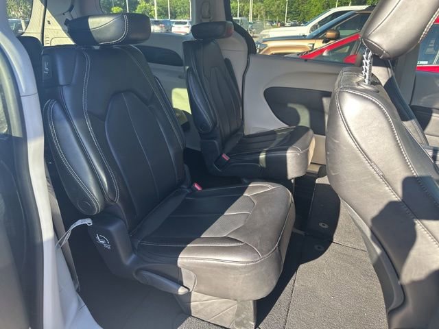 Used 2023 Chrysler Pacifica Touring-L FWD image 10
