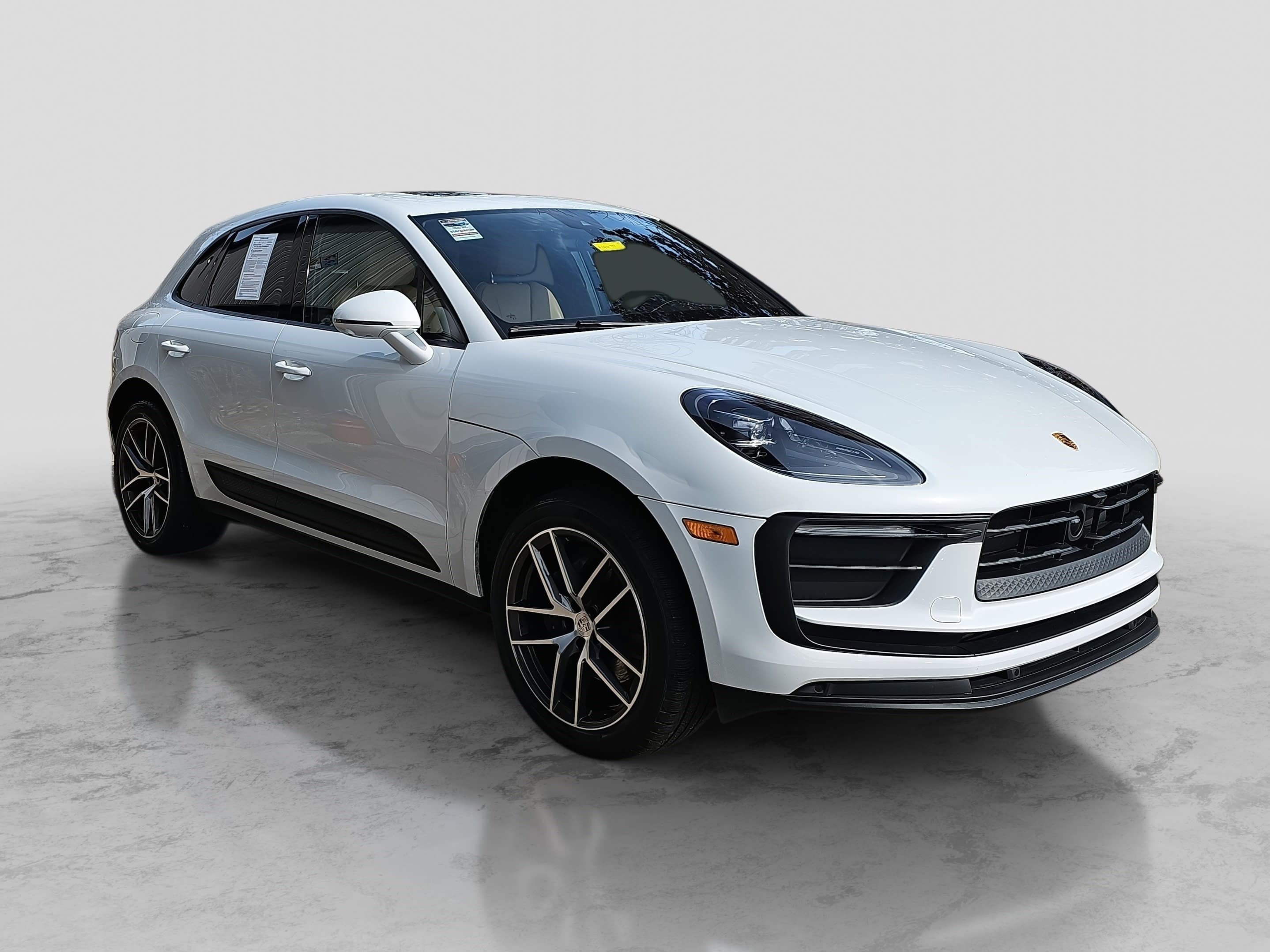 Used 2024 Porsche Macan image 3