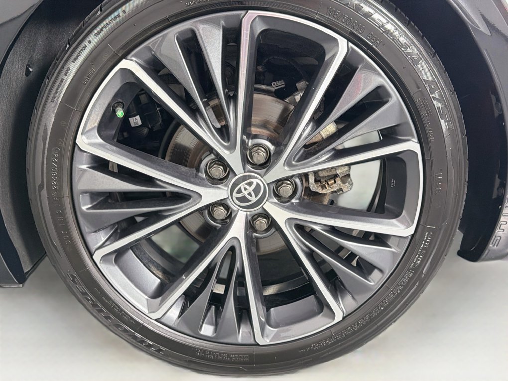 Used 2024 Toyota Prius XLE FWD image 32
