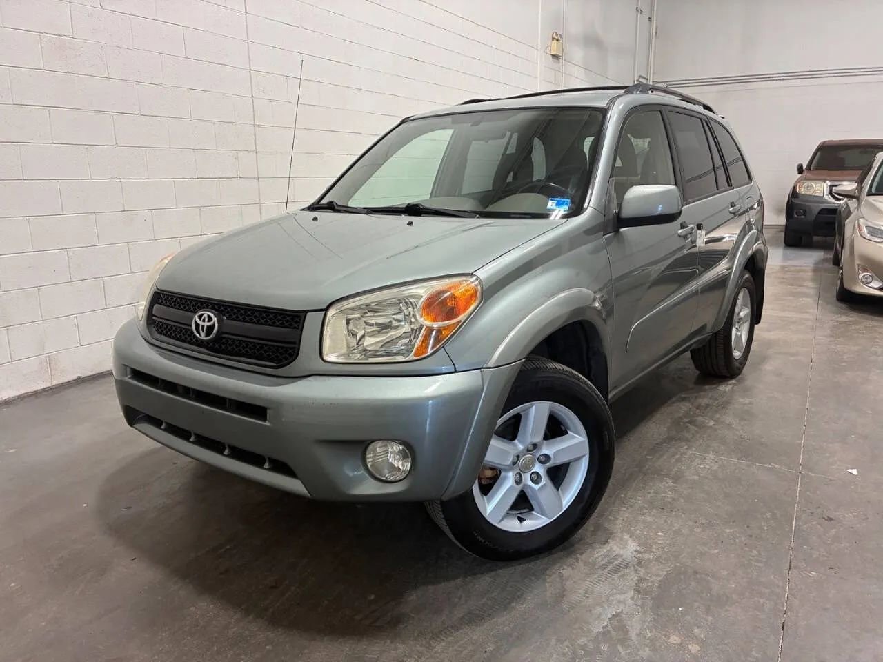 Used 2005 Toyota RAV4 4WD image 2