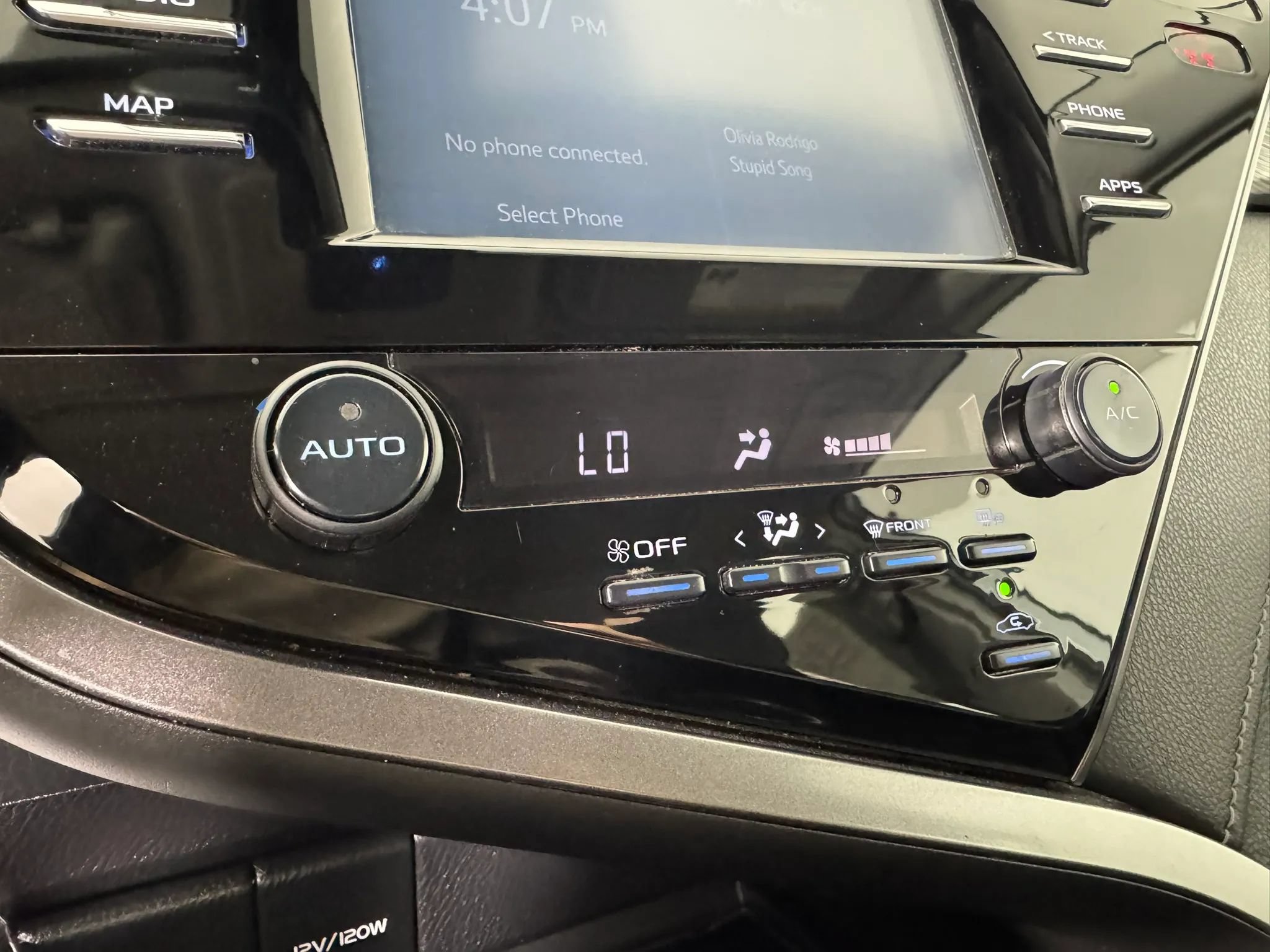 Used 2019 Toyota Camry SE w/ Convenience Package FWD image 20