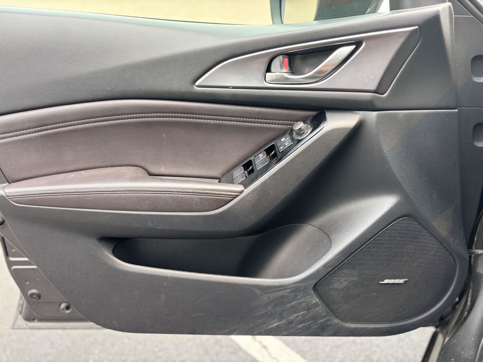 Used 2018 MAZDA MAZDA3 Grand Touring w/ Premium Equipment Package FWD image 26