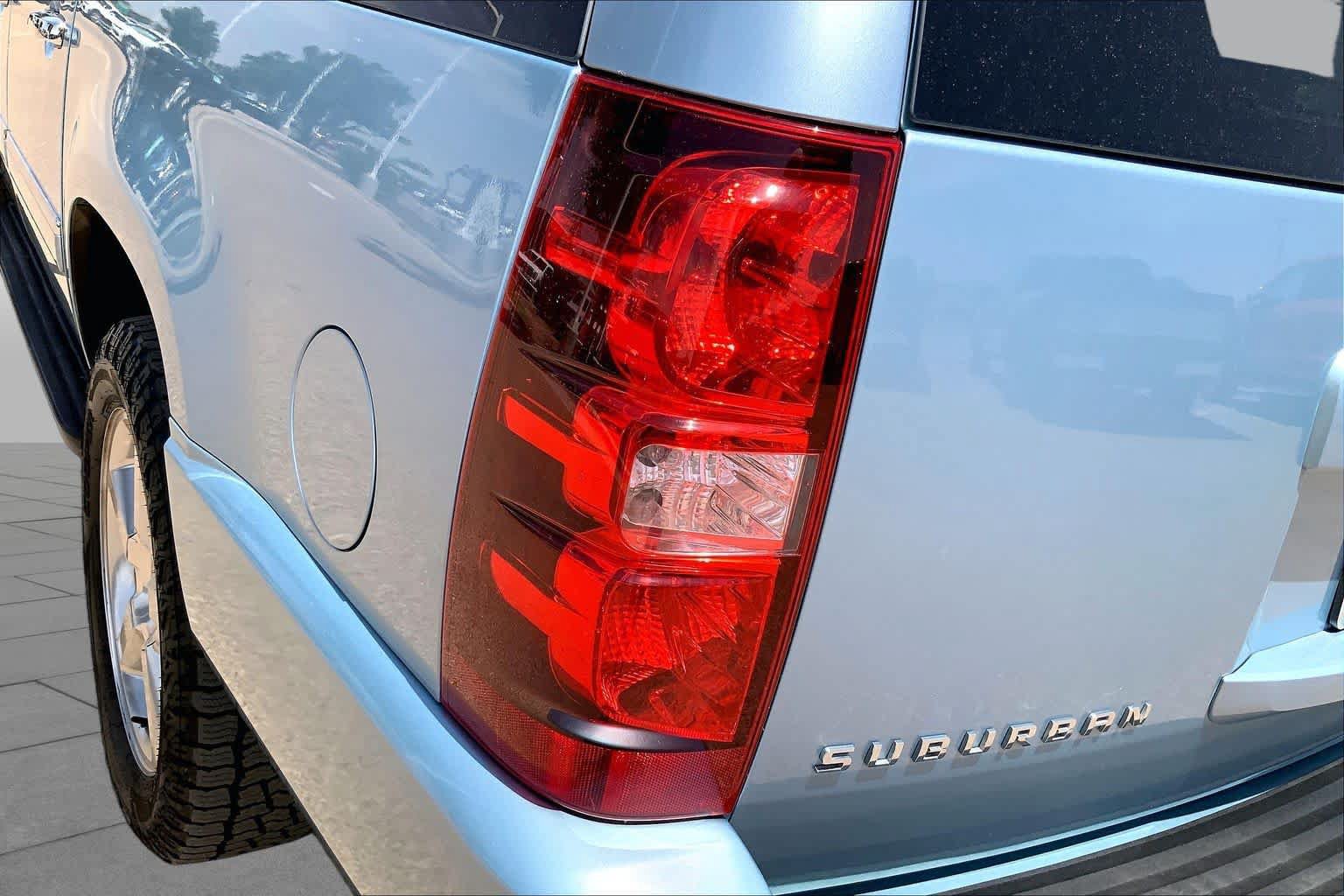 Used 2011 Chevrolet Suburban LTZ AWD/4WD image 31