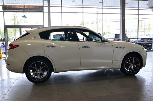 Used 2019 Maserati Levante GranLusso AWD/4WD image 4