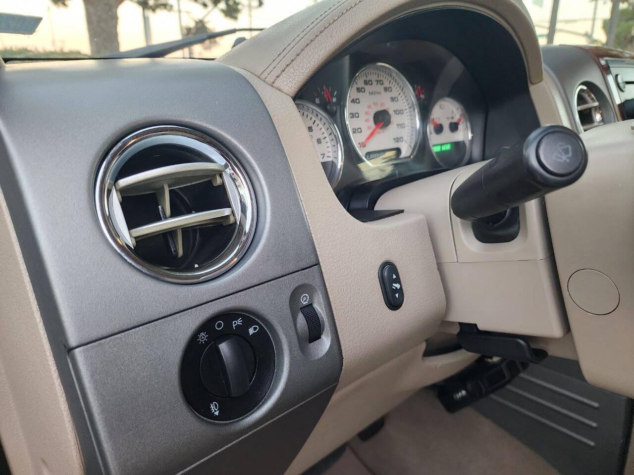 Used 2005 Ford F150 Lariat AWD/4WD image 25