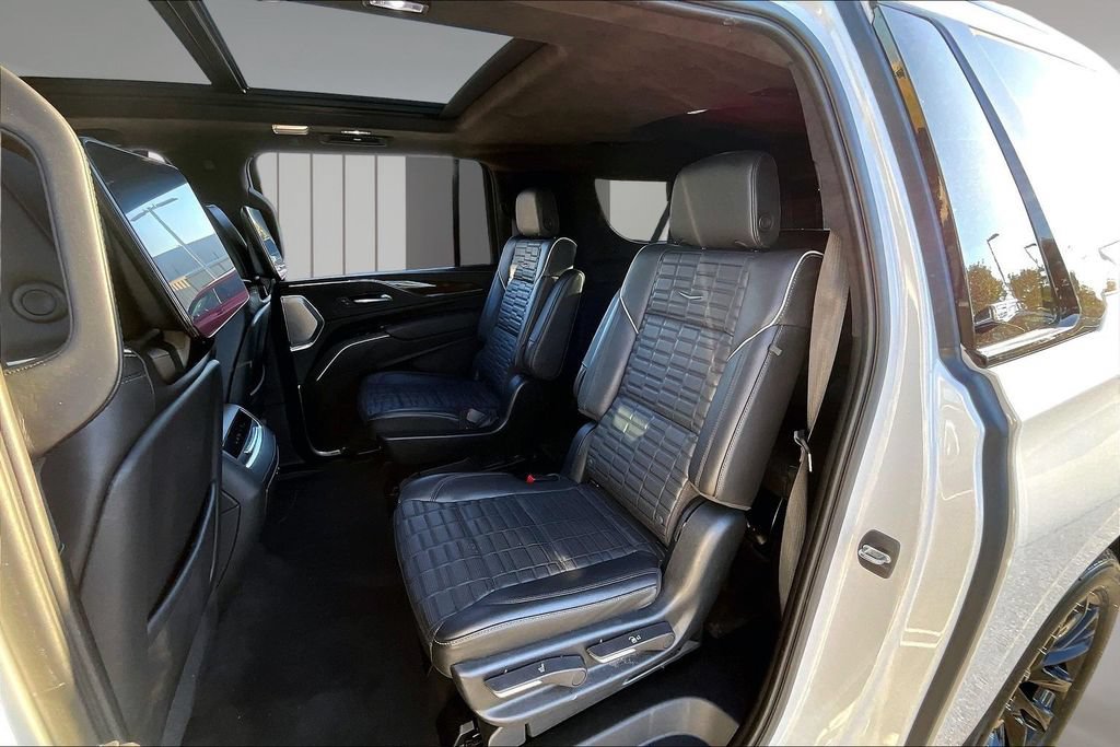 Used 2023 Cadillac Escalade ESV Sport Platinum w/ LPO, ONYX Package AWD/4WD image 28