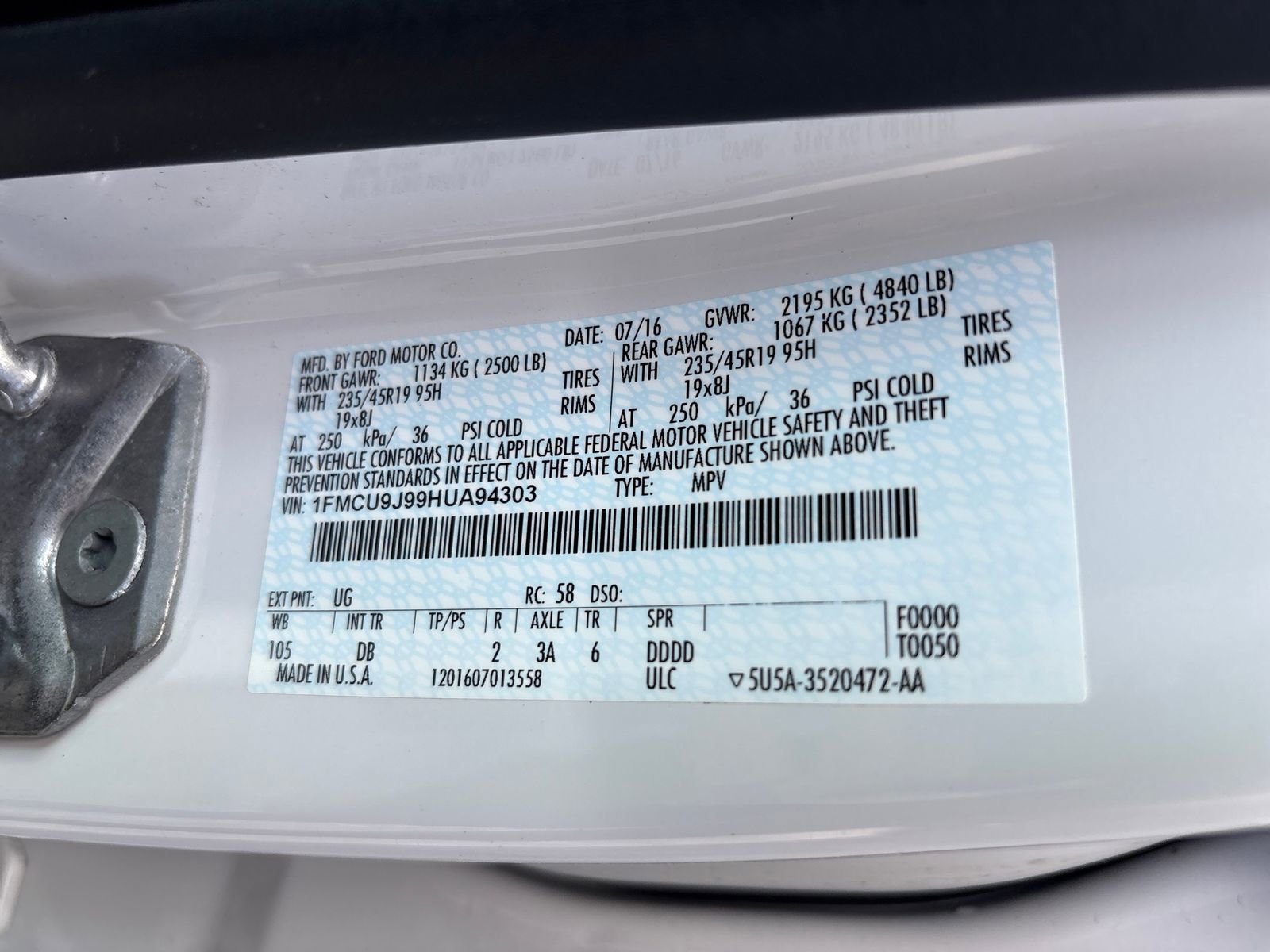 Used 2017 Ford Escape Titanium w/ Equipment Group 301A AWD/4WD image 30