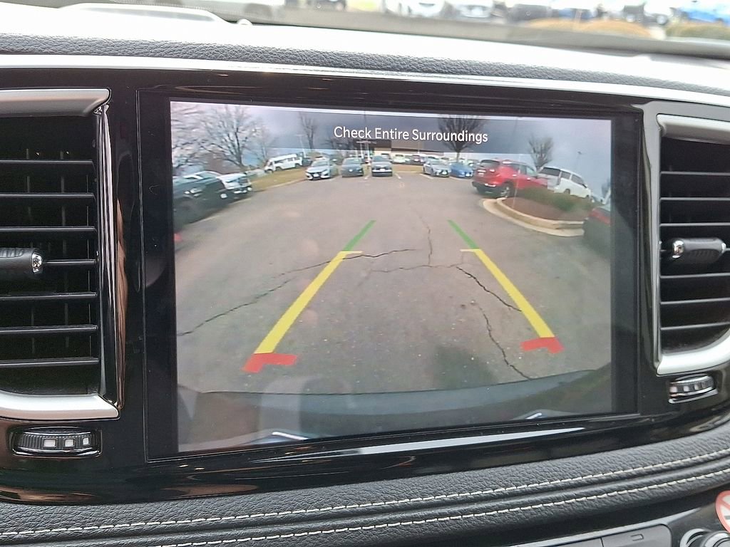 Used 2023 Chrysler Pacifica Touring-L image 18
