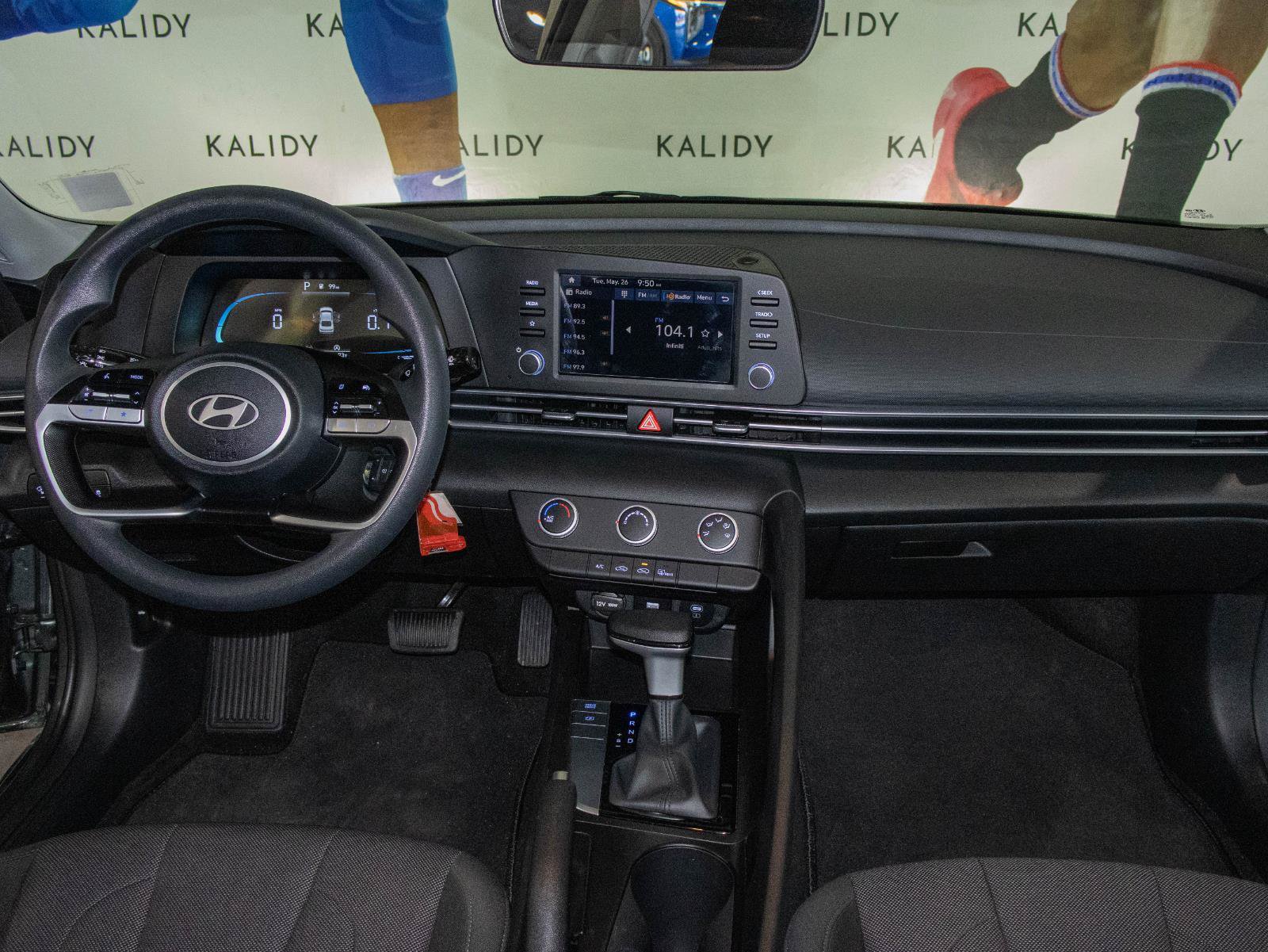 Used 2025 Hyundai Elantra SE FWD image 3