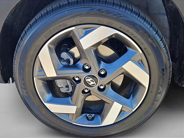 Certified 2025 Hyundai Venue SEL image 30
