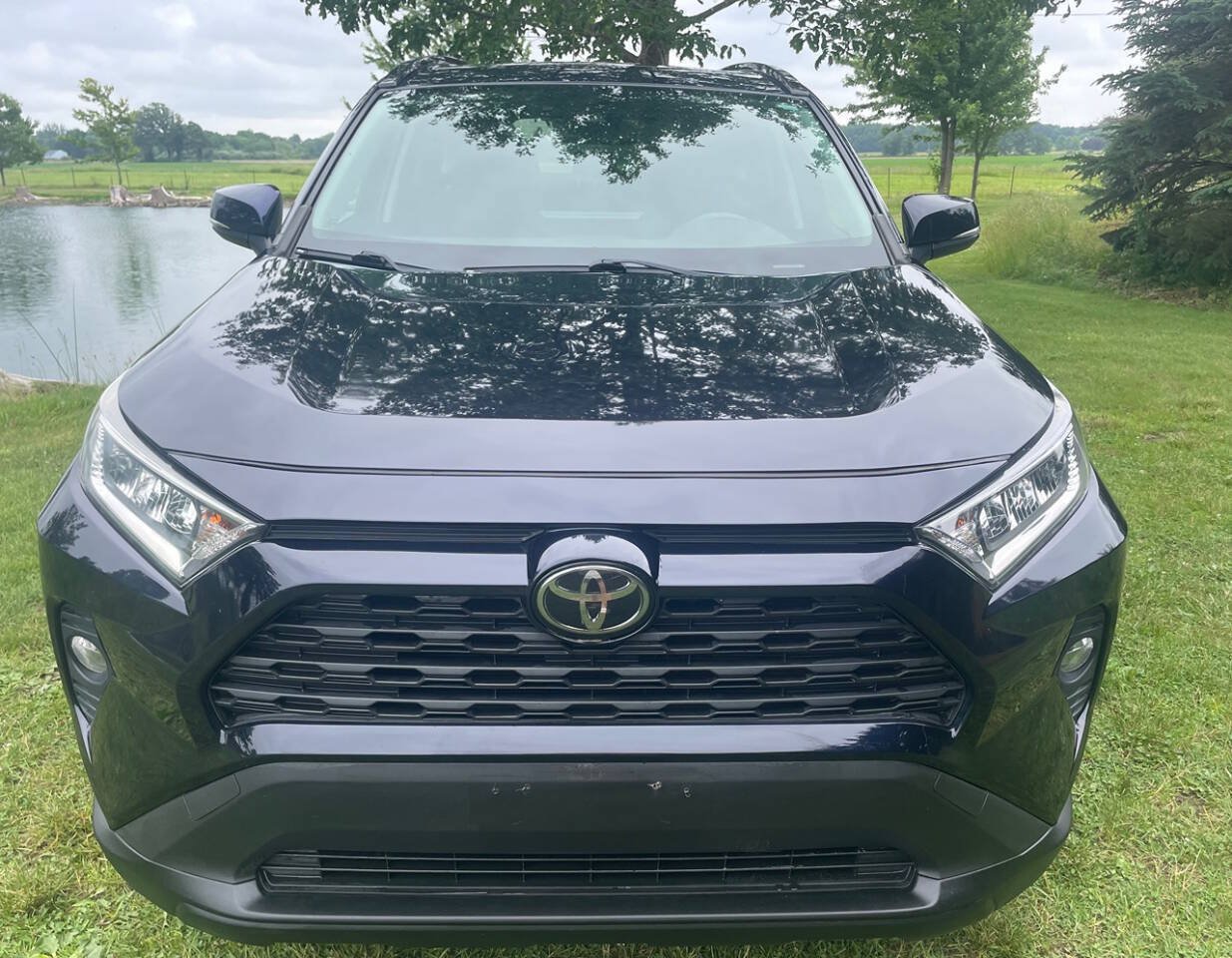 Used 2019 Toyota RAV4 XLE w/ Convenience Package AWD/4WD image 2