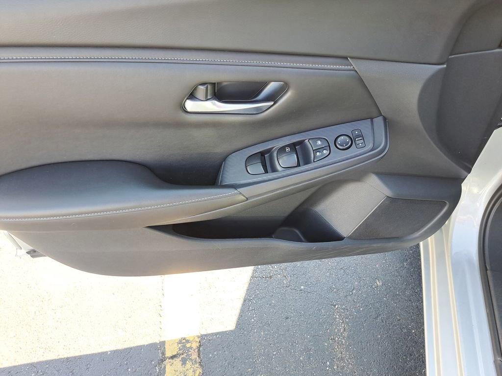 Used 2023 Nissan Sentra SV FWD image 21