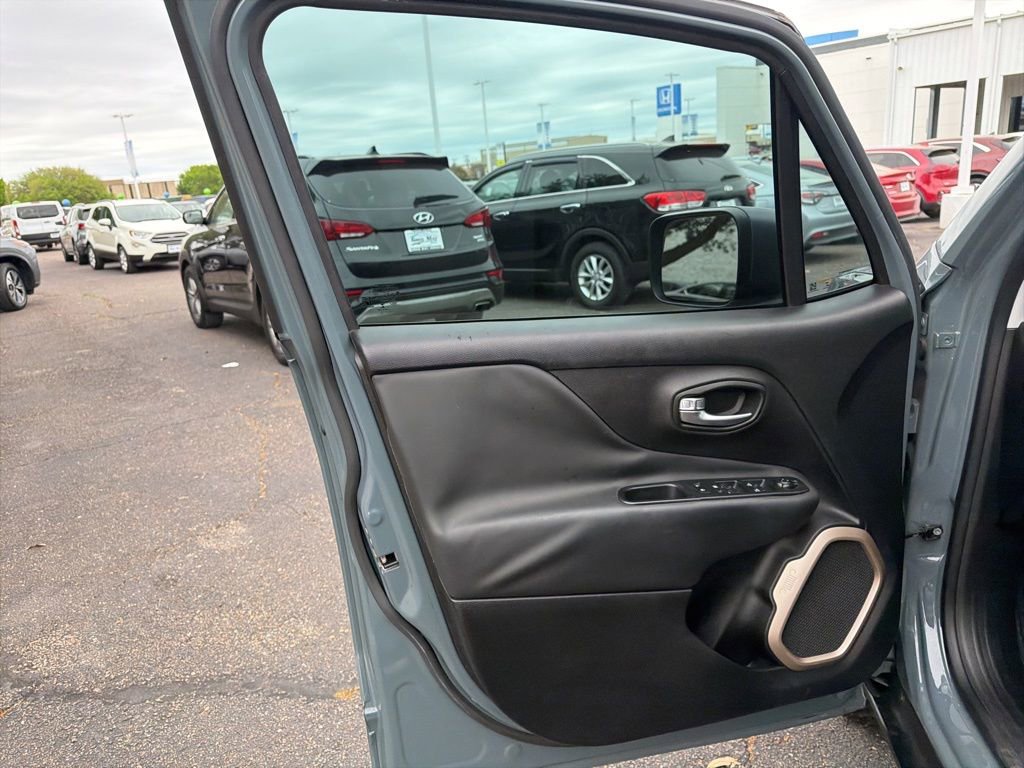 Used 2017 Jeep Renegade Trailhawk image 9