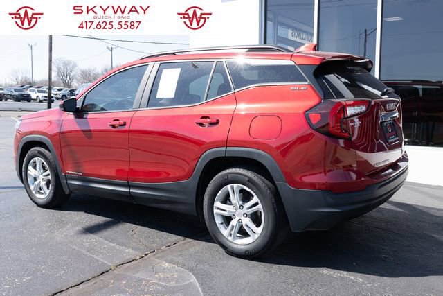 Used 2023 GMC Terrain SLE w/ Driver Convenience Package image 3