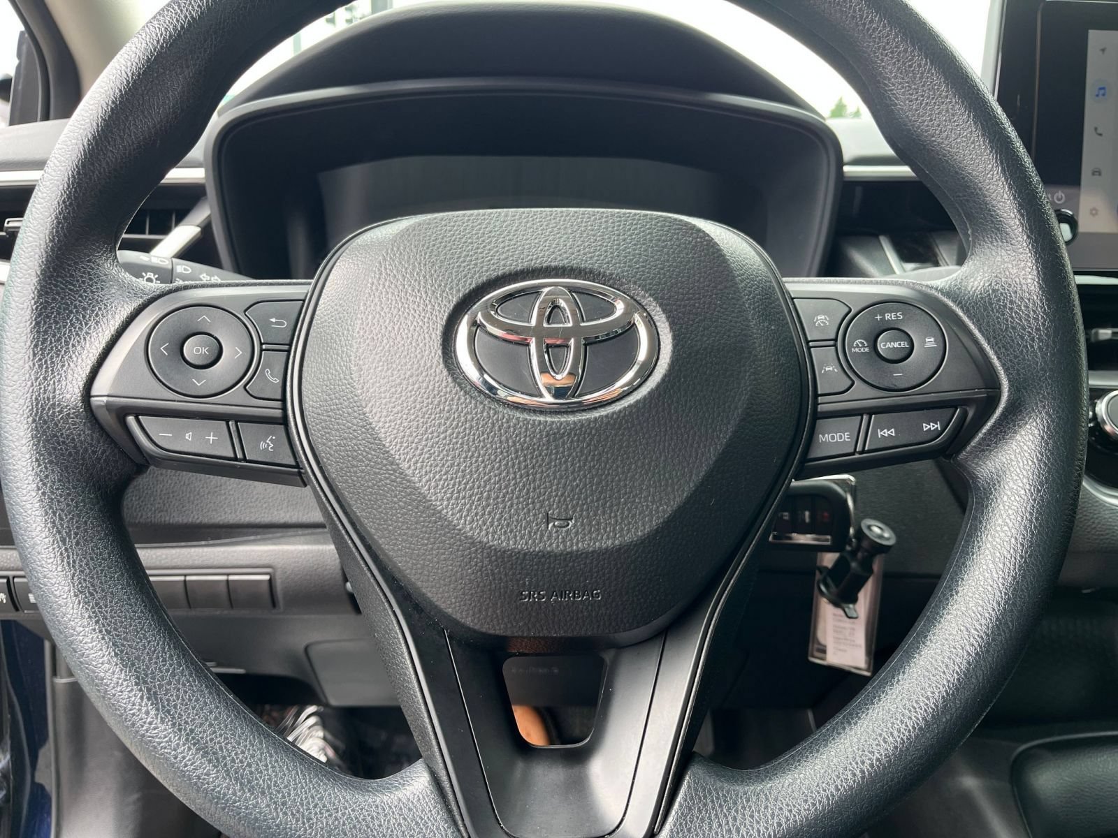 Used 2025 Toyota Corolla LE FWD image 28